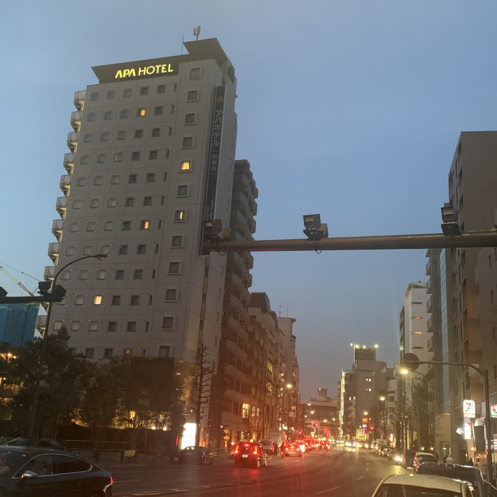 出張マッサージに伺っているアパホテル西麻布