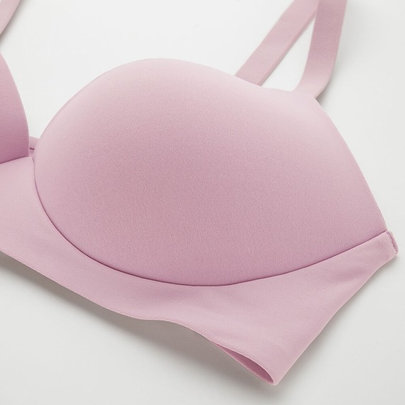 ユニクロ　ワイヤレスブラ