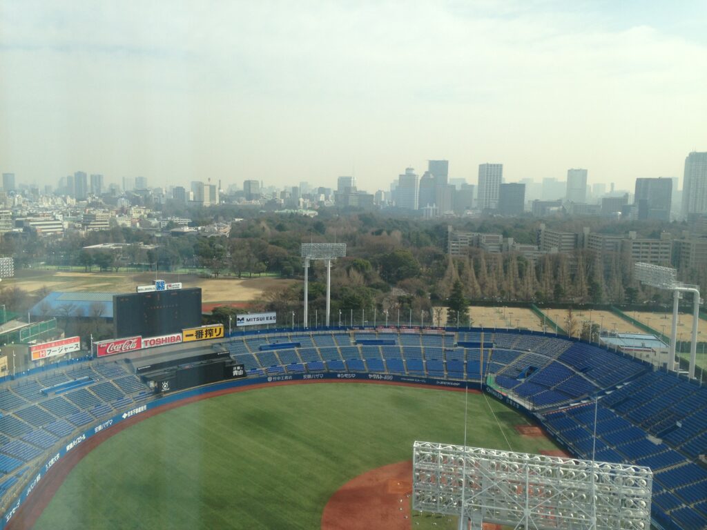 神宮球場、赤坂離宮を望む外苑前周辺の風景