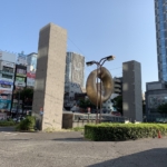 錦糸町駅北口ロータリーのLoren Madsen作オブジェECHO