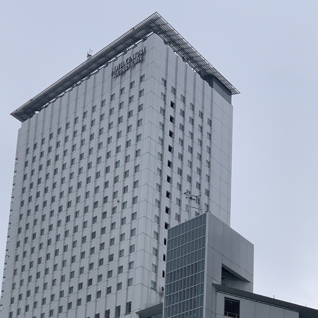 小田急ホテルセンチュリーサザンタワーとサザンタワー