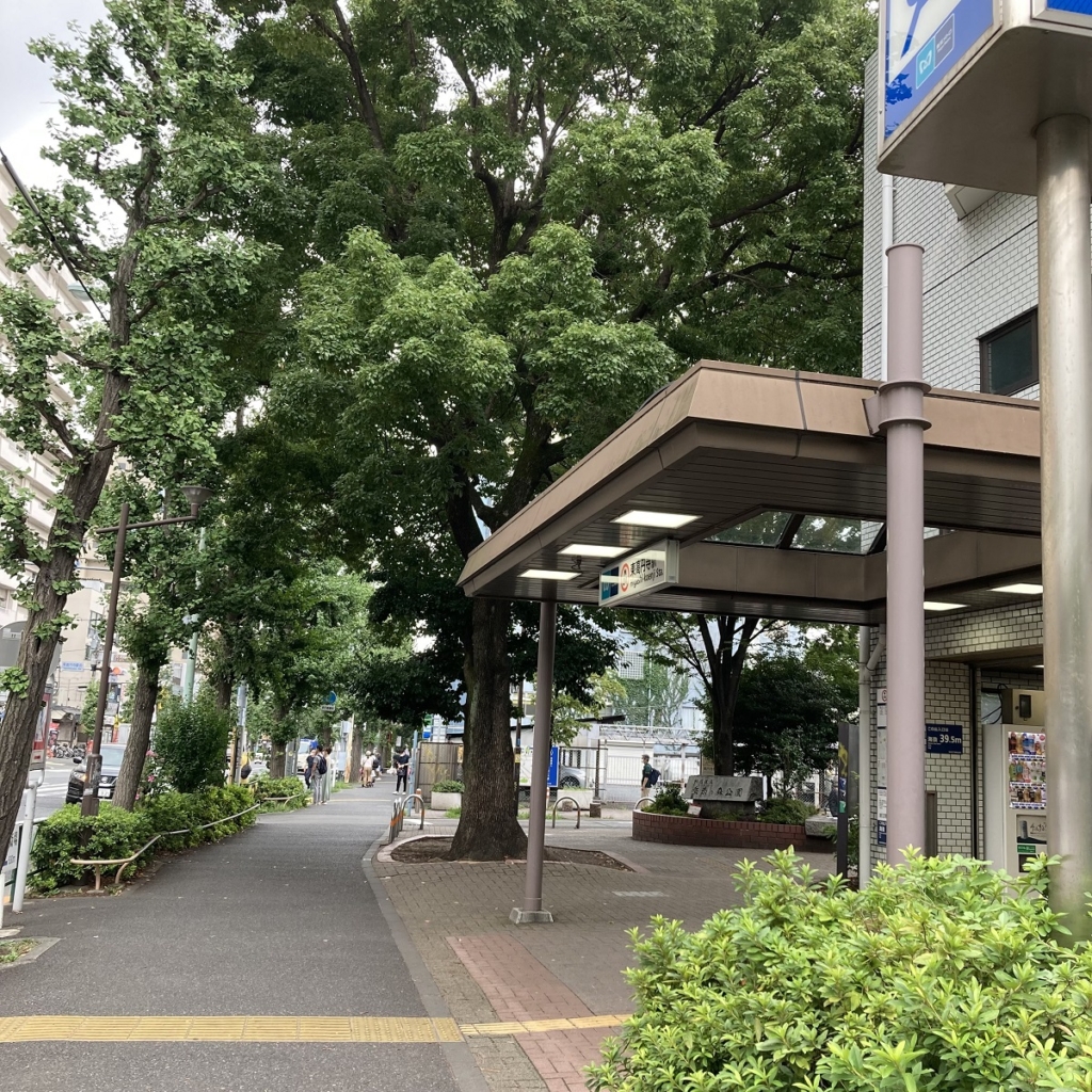 東高円寺駅入り口と蚕糸の森公園入口