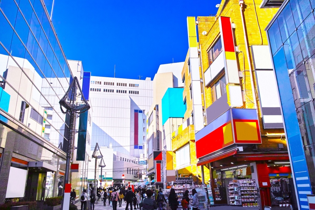 町田駅パークアベニューからカリヨン坂に向かう