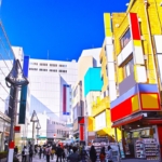 町田駅パークアベニューからカリヨン坂に向かう